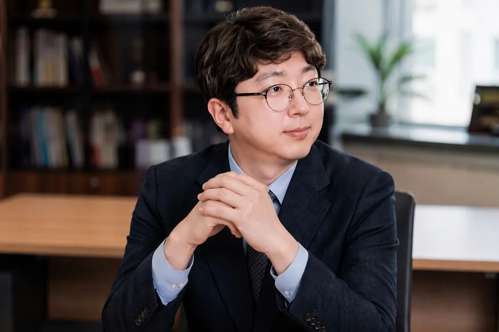 상담 중인 김동창 변호사
